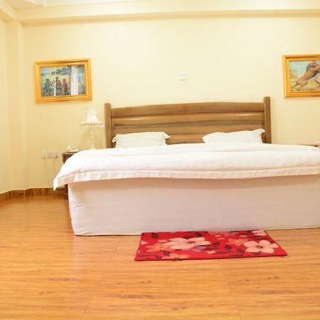 אקרה Ampomaah Hotel מראה חיצוני תמונה