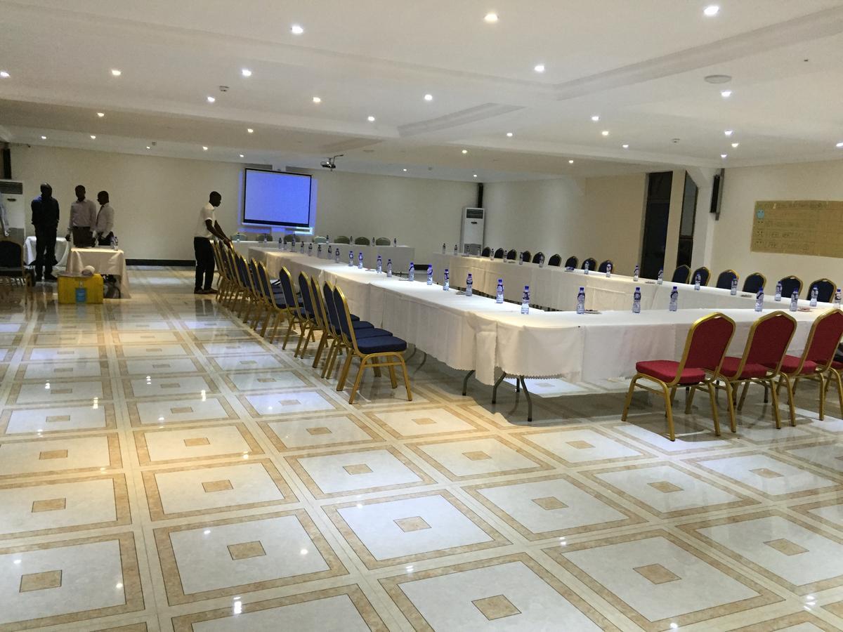 אקרה Ampomaah Hotel מראה חיצוני תמונה