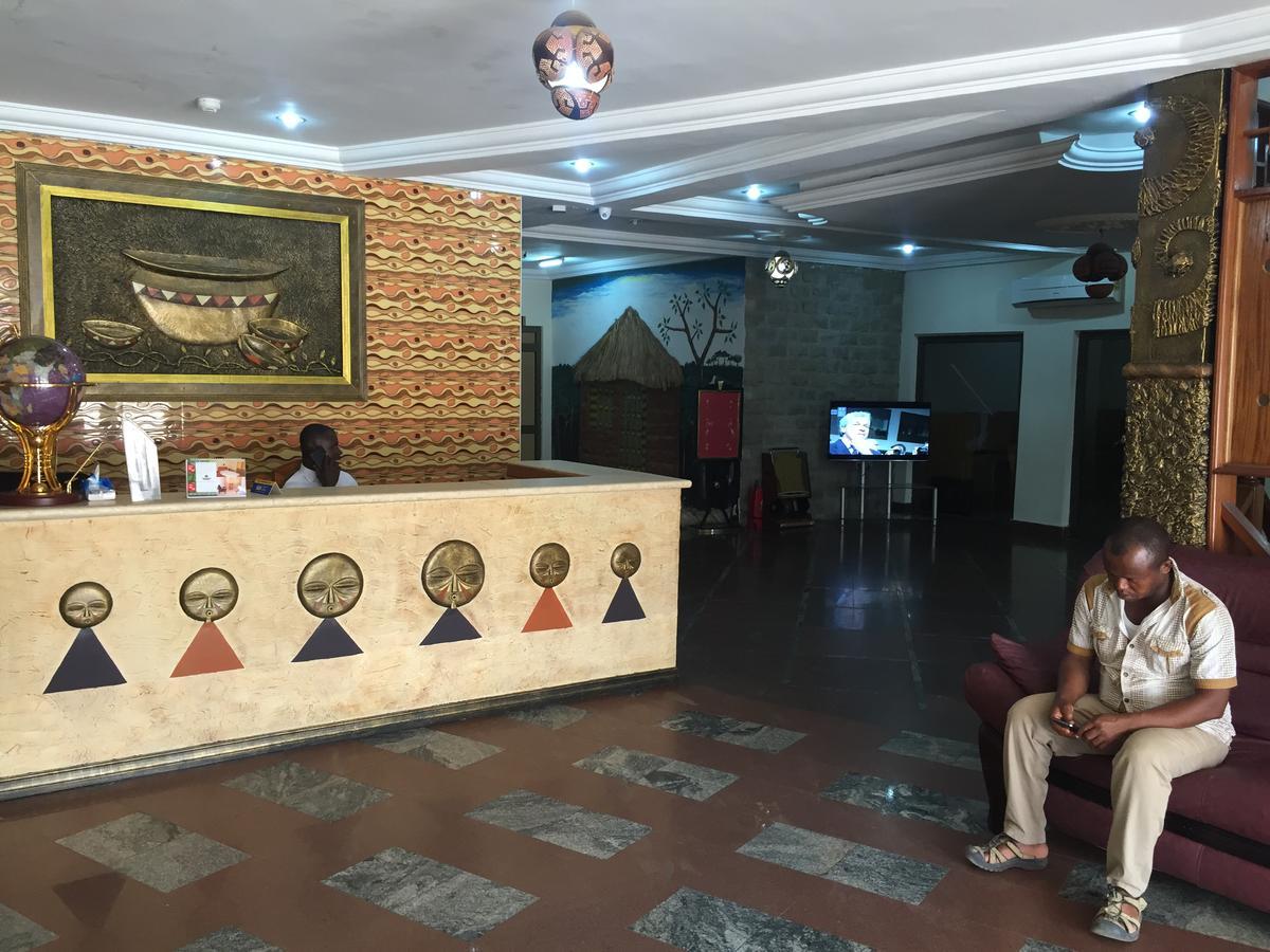 אקרה Ampomaah Hotel מראה חיצוני תמונה