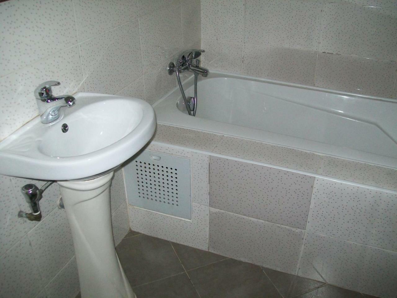 אקרה Ampomaah Hotel מראה חיצוני תמונה