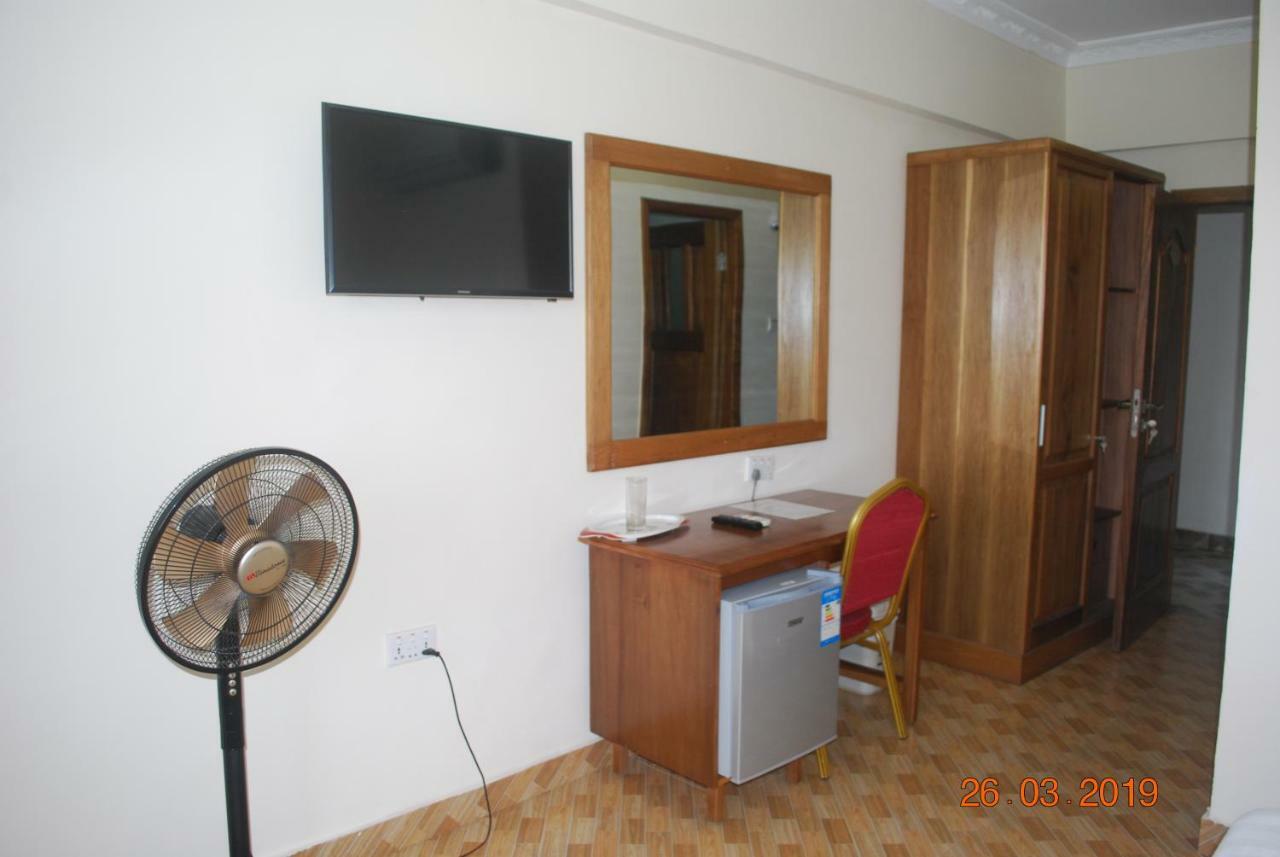 אקרה Ampomaah Hotel מראה חיצוני תמונה