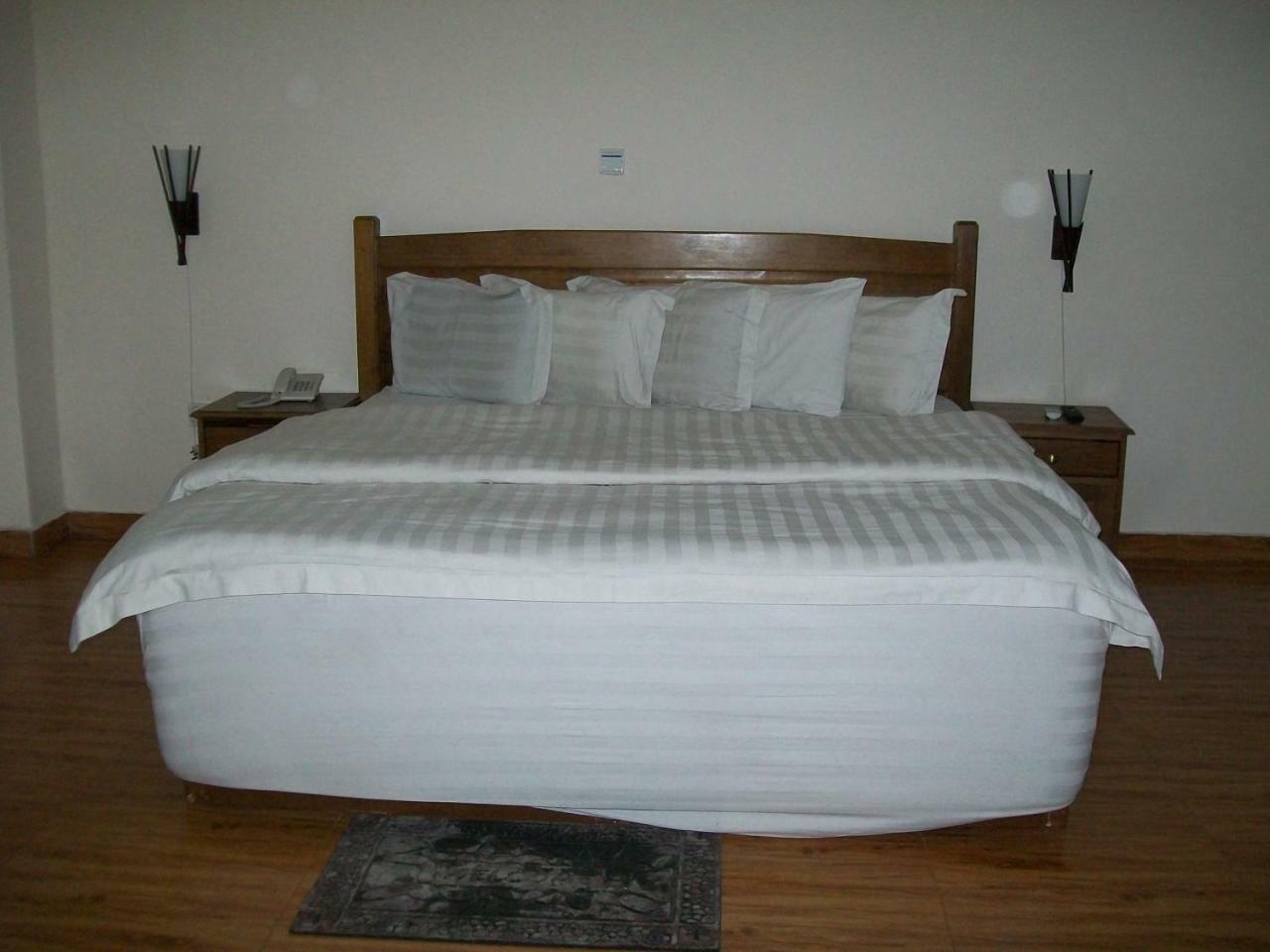 אקרה Ampomaah Hotel מראה חיצוני תמונה