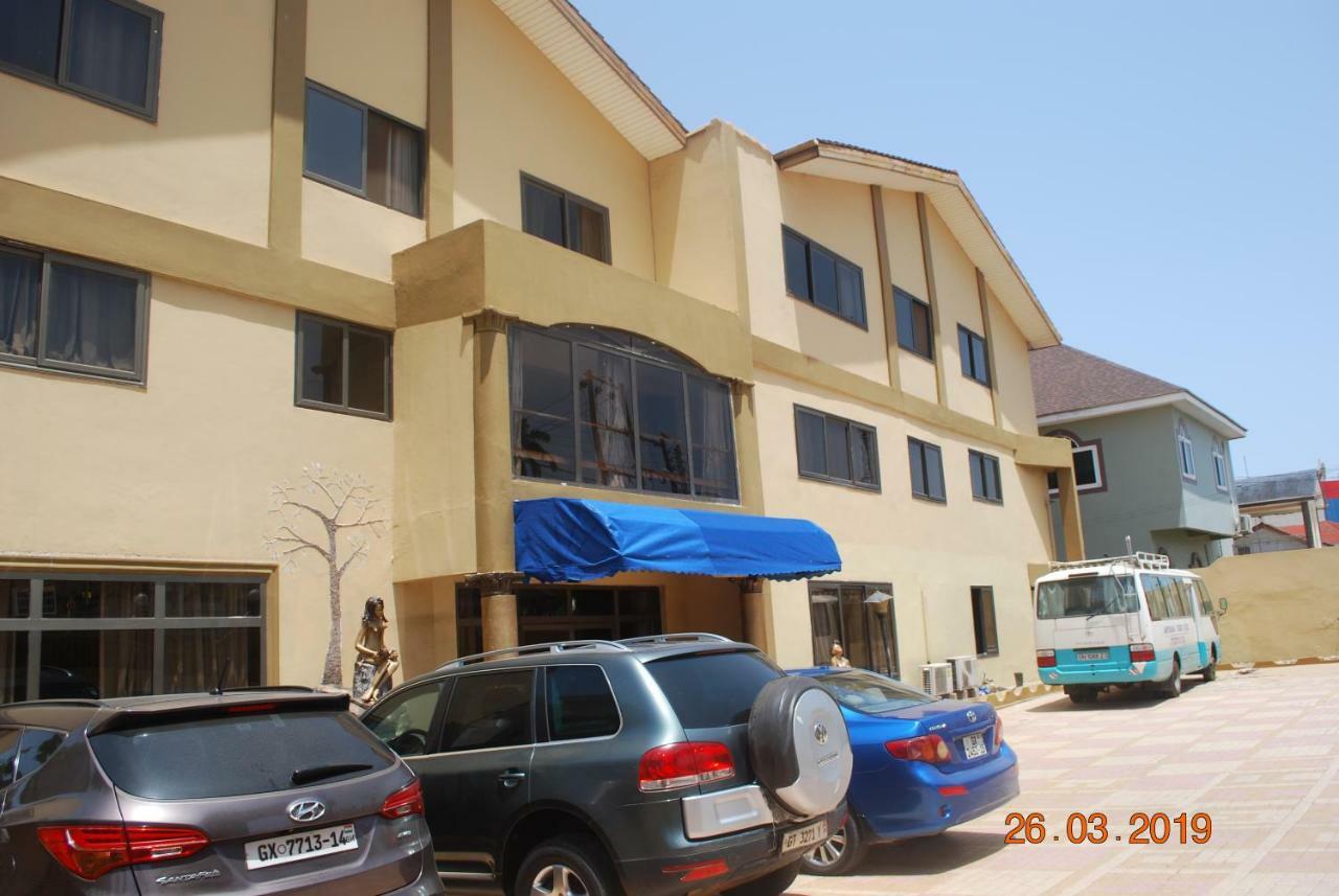 אקרה Ampomaah Hotel מראה חיצוני תמונה