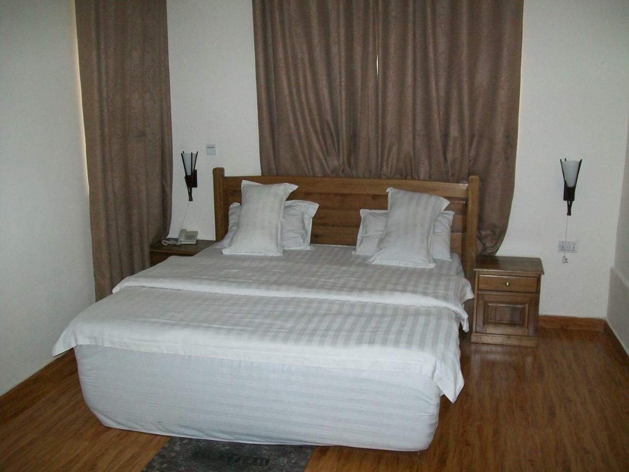 אקרה Ampomaah Hotel מראה חיצוני תמונה