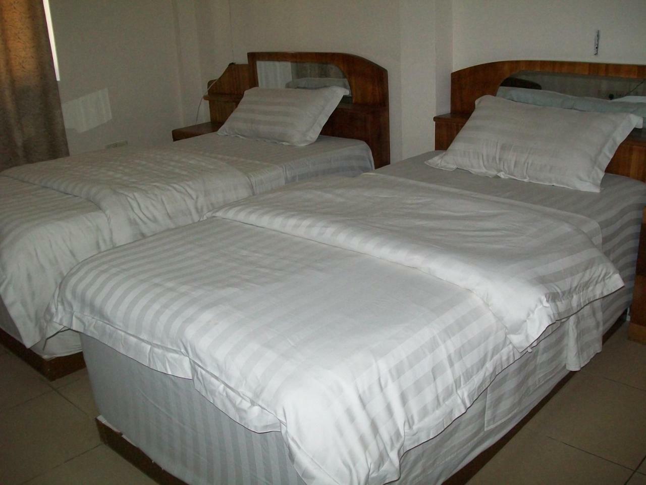 אקרה Ampomaah Hotel מראה חיצוני תמונה