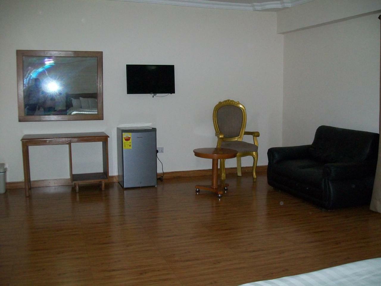 אקרה Ampomaah Hotel מראה חיצוני תמונה