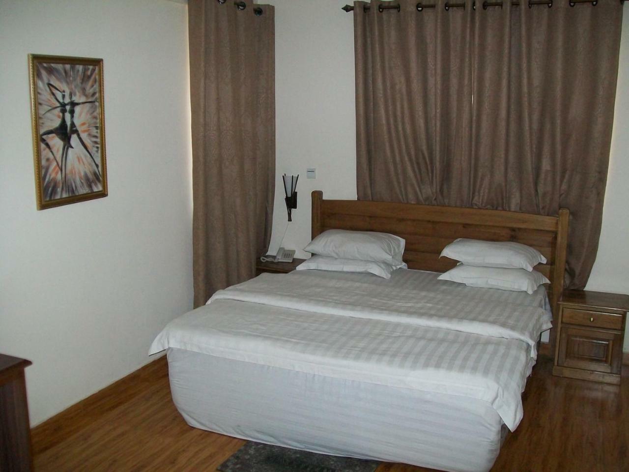 אקרה Ampomaah Hotel מראה חיצוני תמונה