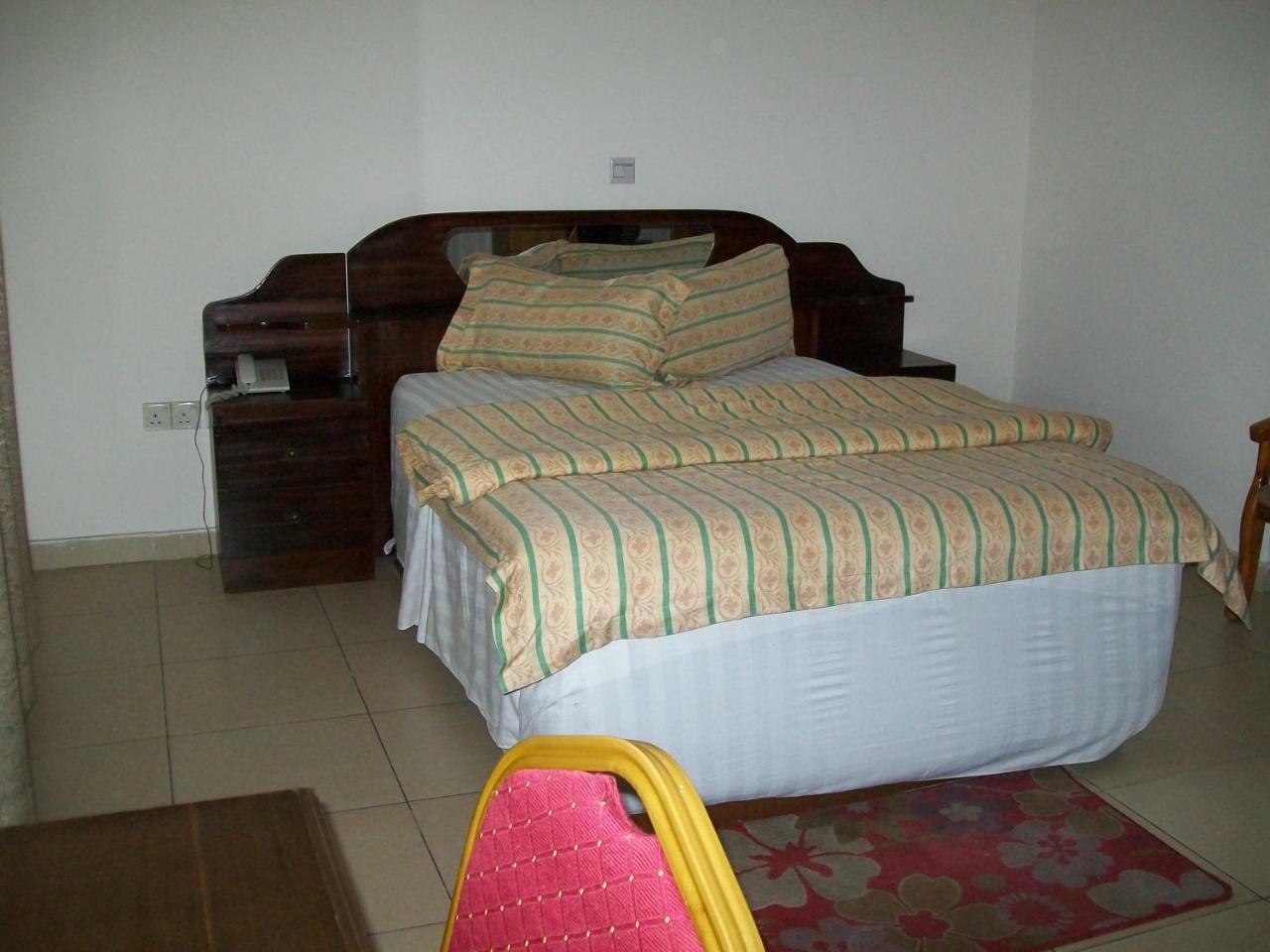 אקרה Ampomaah Hotel מראה חיצוני תמונה
