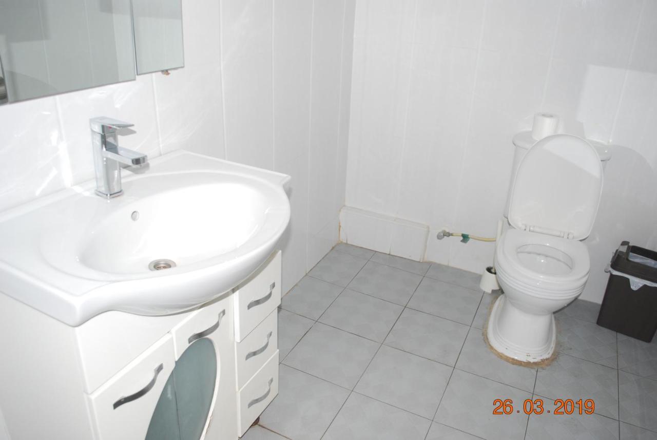 אקרה Ampomaah Hotel מראה חיצוני תמונה